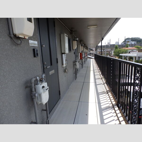 現地周辺 (玄関前共用部)