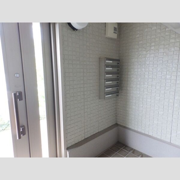 現地周辺 (ロビー　集合ポスト)