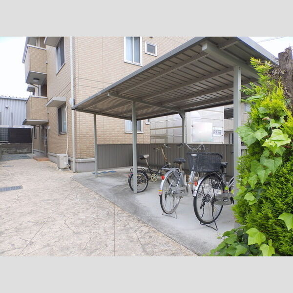 現地周辺 (駐輪場)