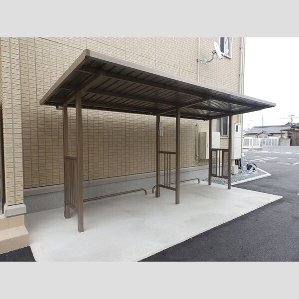 現地周辺 (駐輪場)