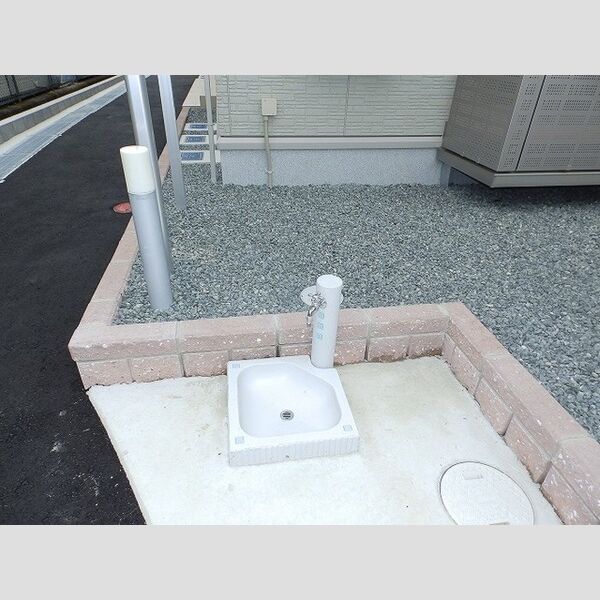 現地周辺 (ペット専用足洗い場)