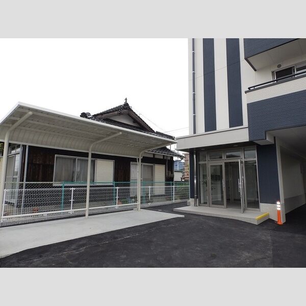 現地周辺 (駐輪場)