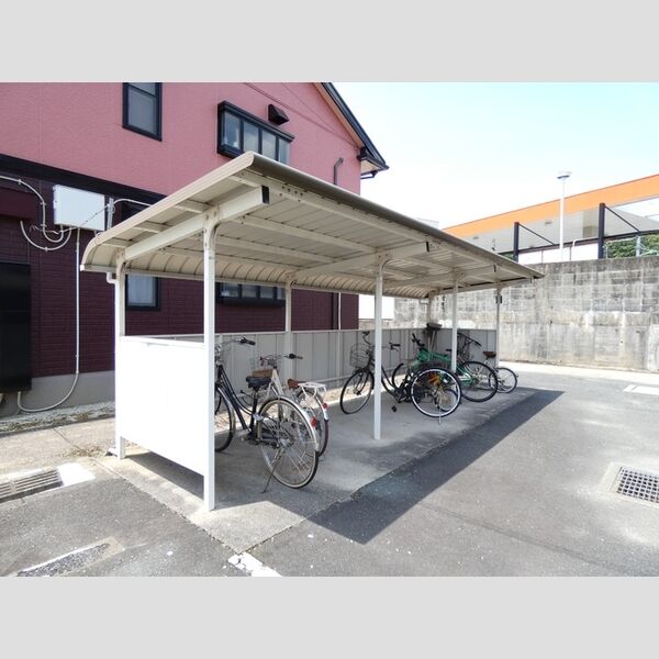 現地周辺 (駐輪場)