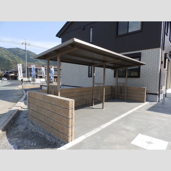 現地周辺 (駐輪場)