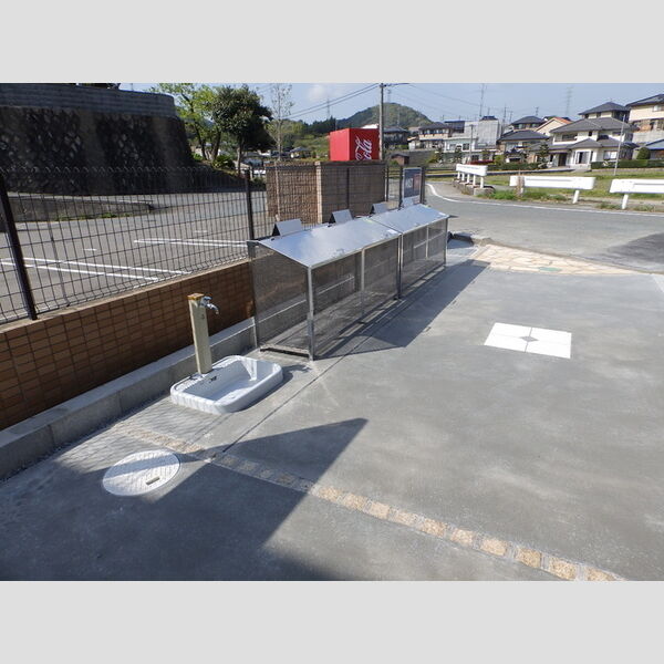 現地周辺 (ゴミステーション)