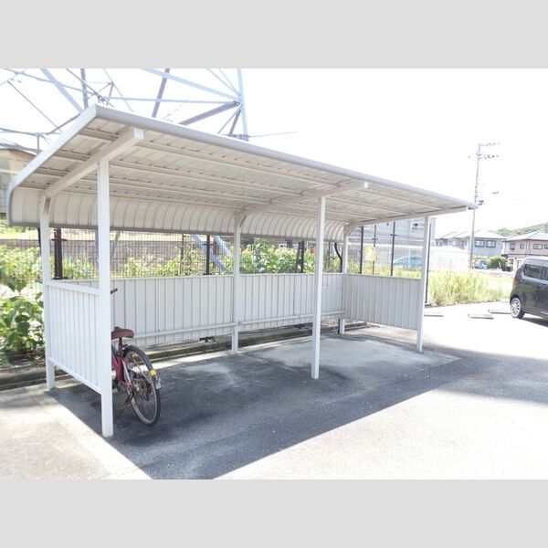 現地周辺 (駐輪場)