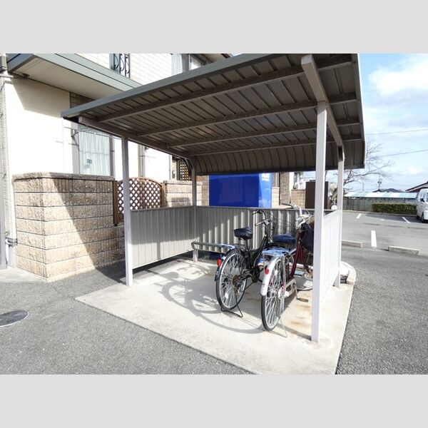 現地周辺 (駐輪場)