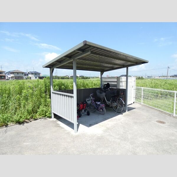 現地周辺 (駐輪場)