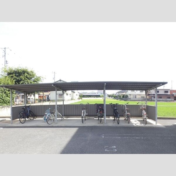 現地周辺 (駐輪場)