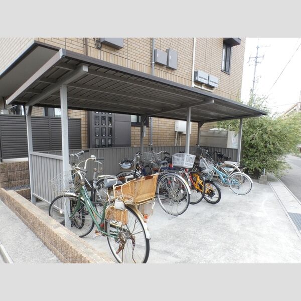 現地周辺 (駐輪場)