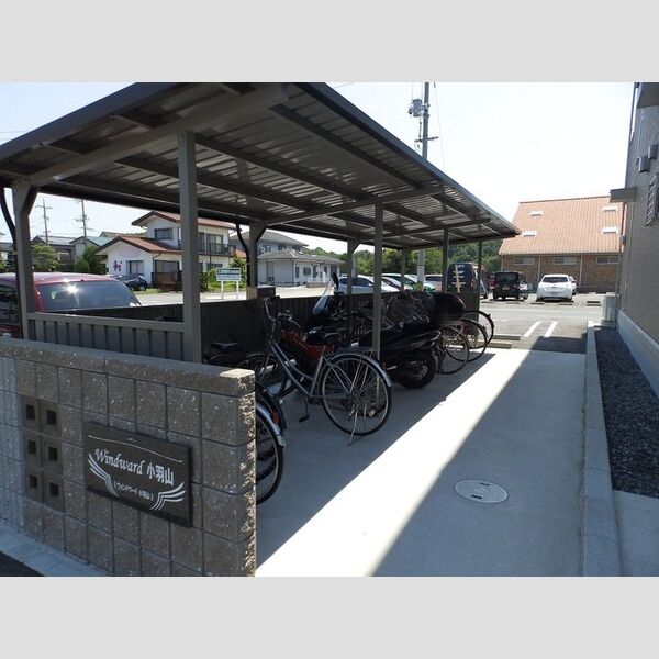 現地周辺 (駐輪場)