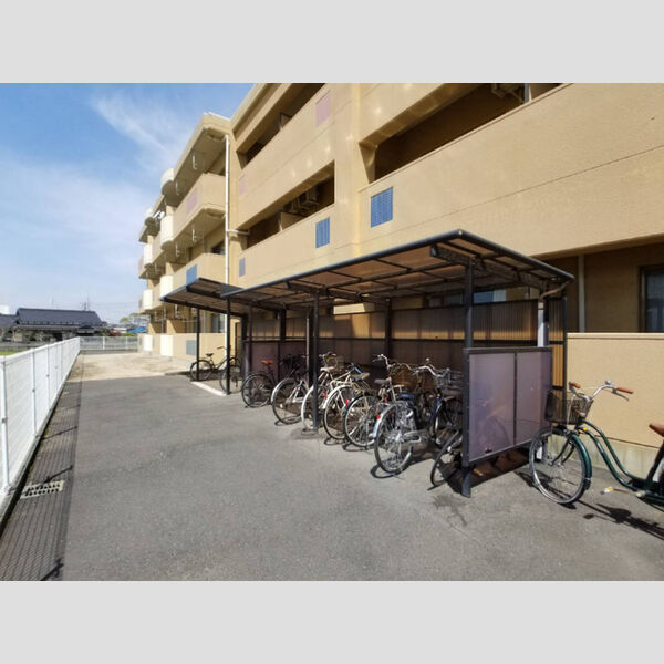 現地周辺 (駐輪場)