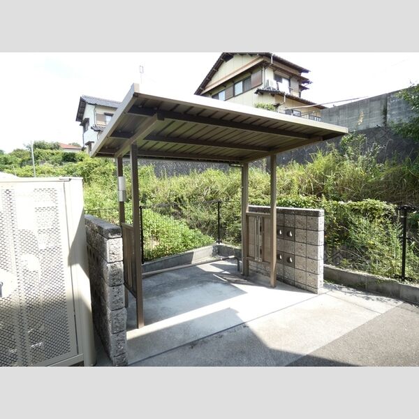 現地周辺 (駐輪場)