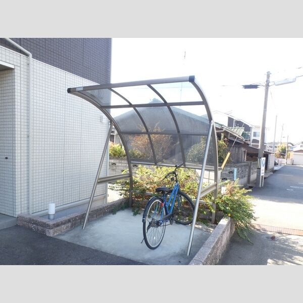 現地周辺 (駐輪場)