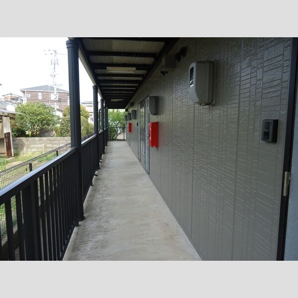 エントランス (1階廊下)