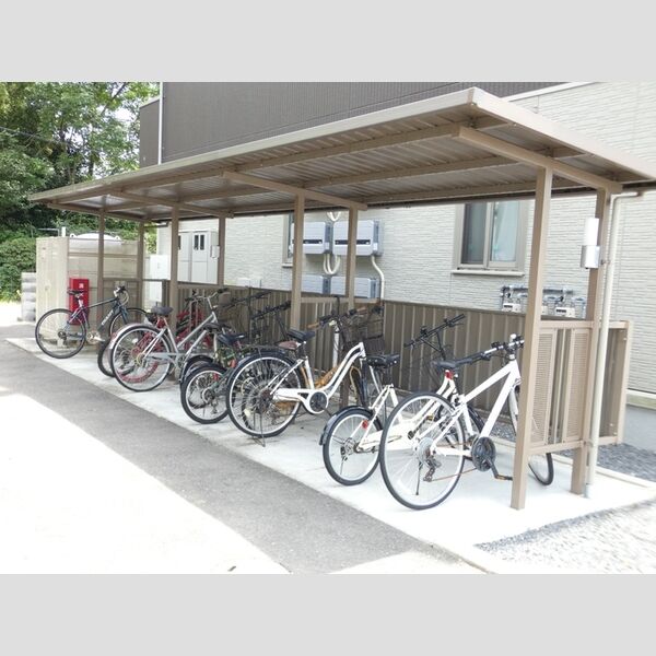 現地周辺 (駐輪場)