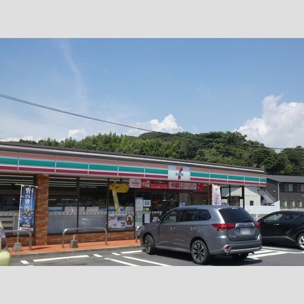 現地周辺 (セブンイレブン宇部中宇部店　496m)