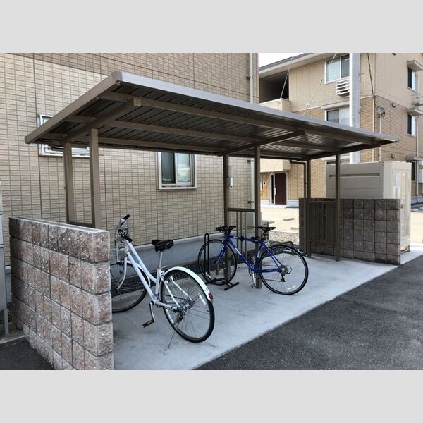 現地周辺 (駐輪場)