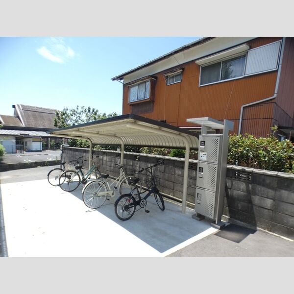 現地周辺 (駐輪場)