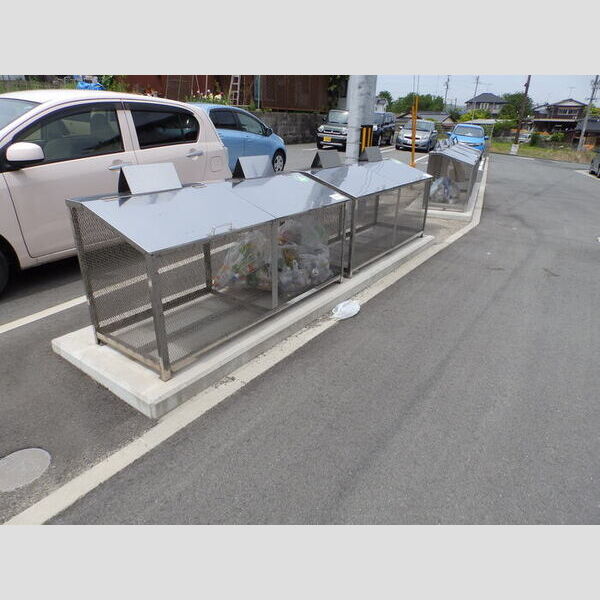 現地周辺 (ゴミ置場)