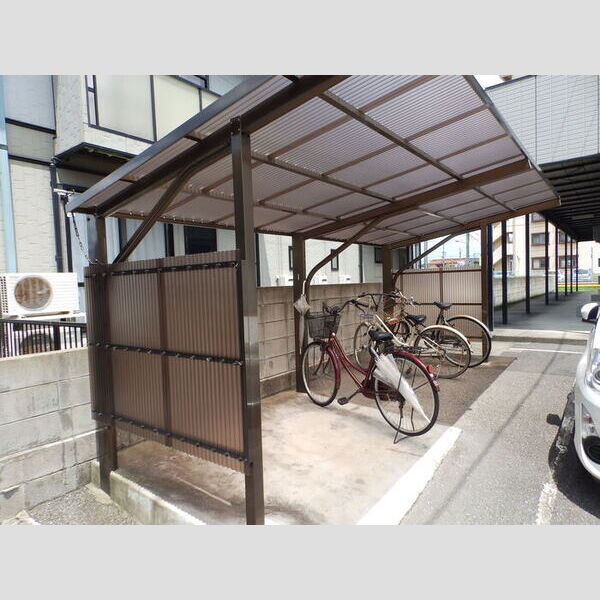 現地周辺 (駐輪場)