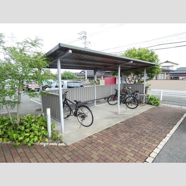 現地周辺 (駐輪場)