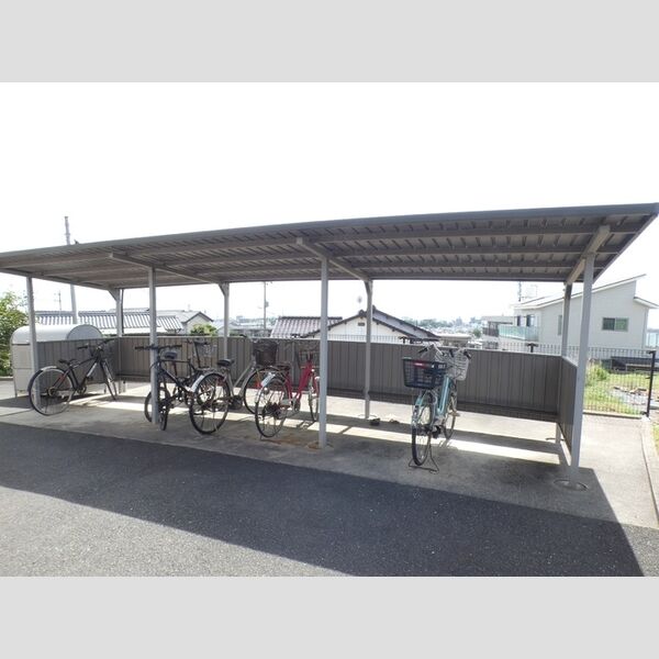 現地周辺 (駐輪場)