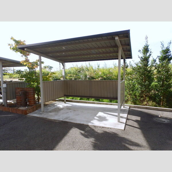 現地周辺 (駐輪場)