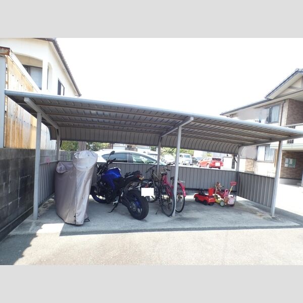 現地周辺 (駐輪場)