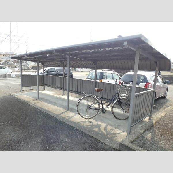 現地周辺 (駐輪場)