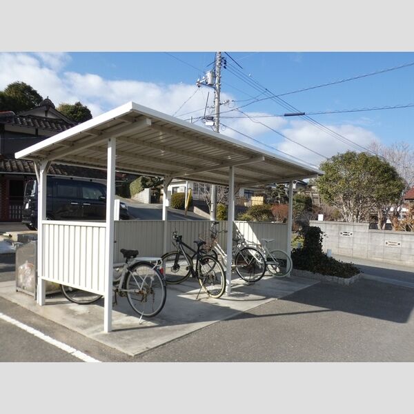 現地周辺 (駐輪場)