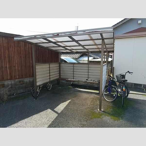 現地周辺 (駐輪場)