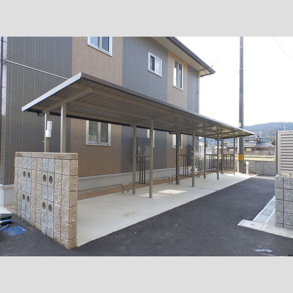 現地周辺 (駐輪場)