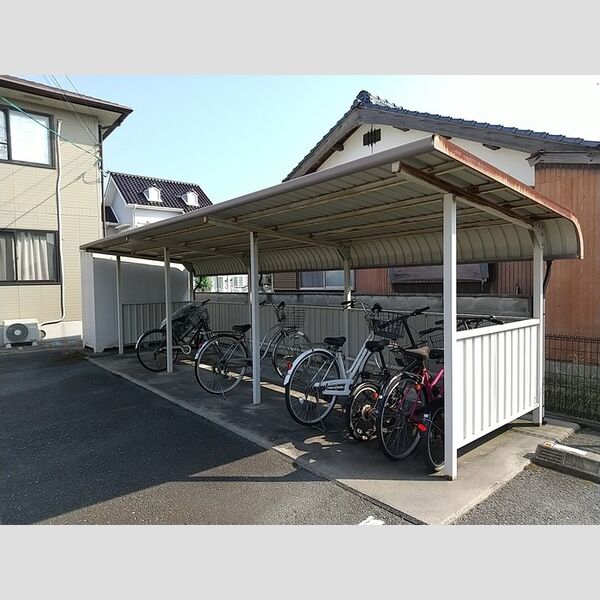 現地周辺 (駐輪場)