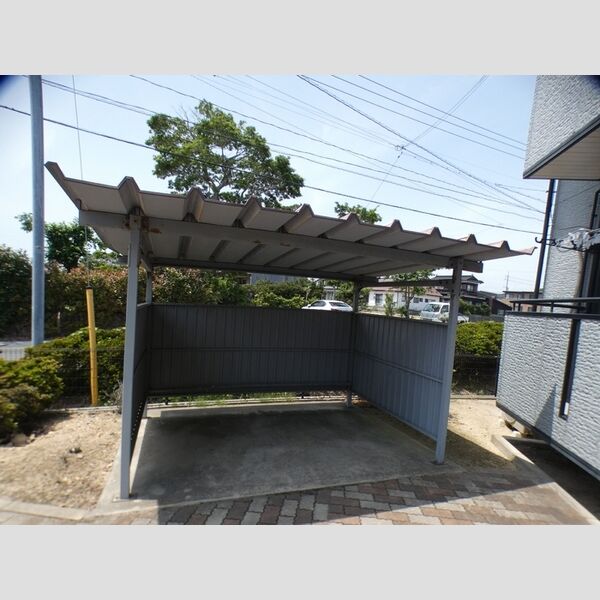 現地周辺 (駐輪場)