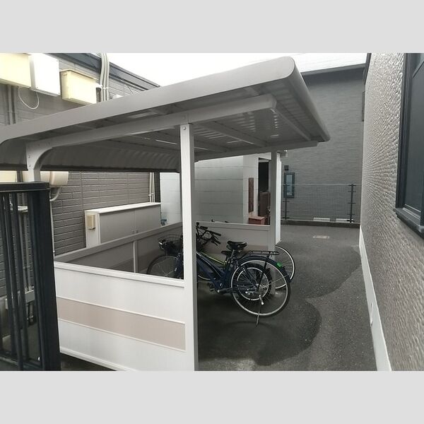 現地周辺 (駐輪場)