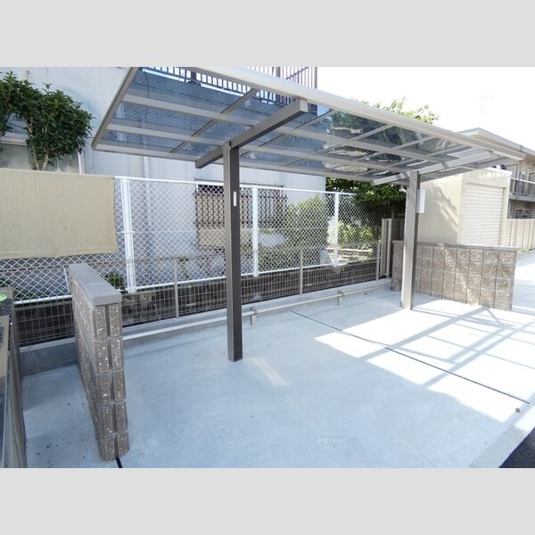 現地周辺 (駐輪場)