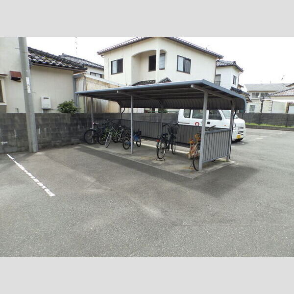 現地周辺 (駐輪場)