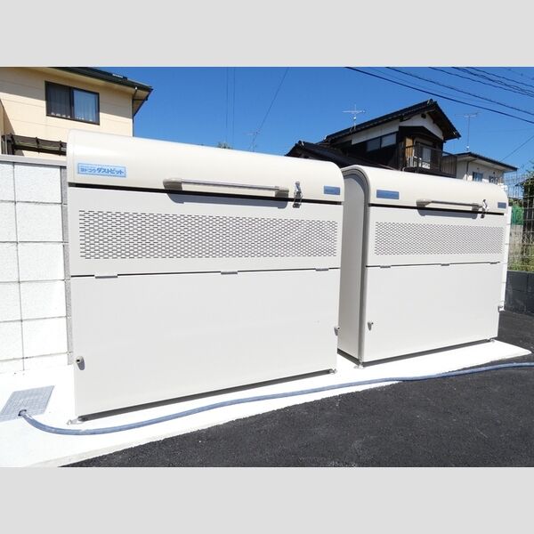 現地周辺 (敷地内ゴミBOX)