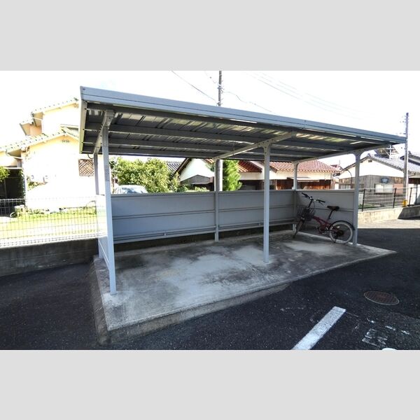 現地周辺 (駐輪場)