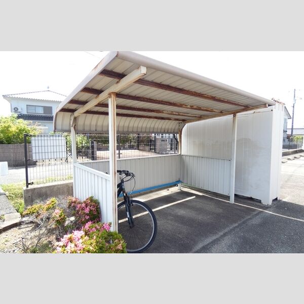 現地周辺 (駐輪場)