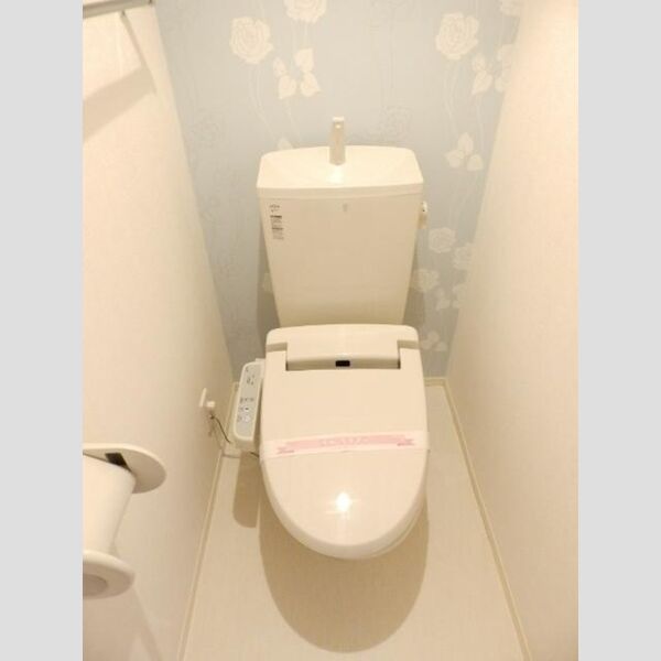 トイレ (トイレ)