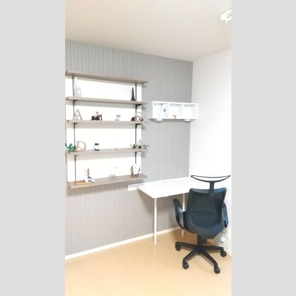 その他 (ワークデスクと壁付収納付)