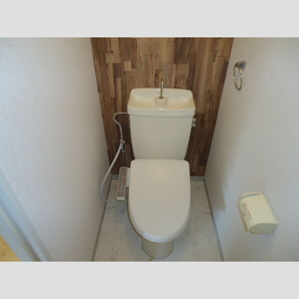 トイレ (温水洗浄暖房便座付き)