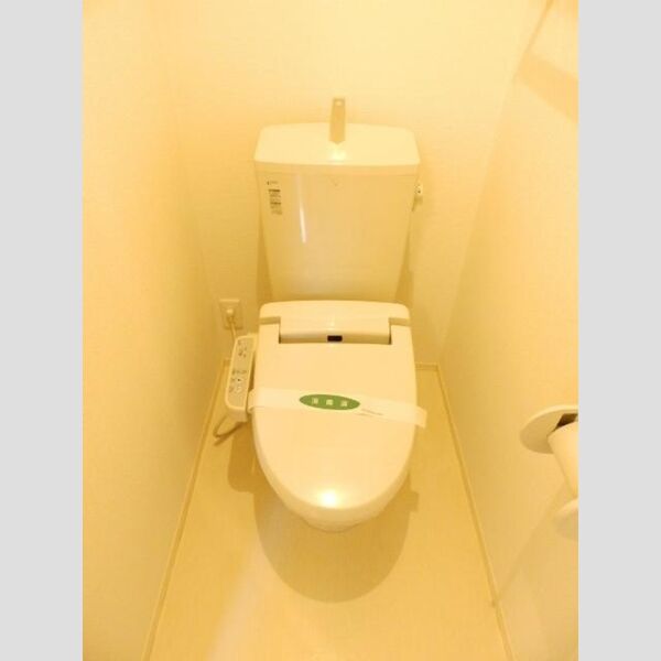 トイレ (トイレ)