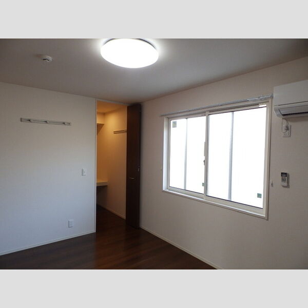 その他 (洋室6.8帖(エアコン・照明))