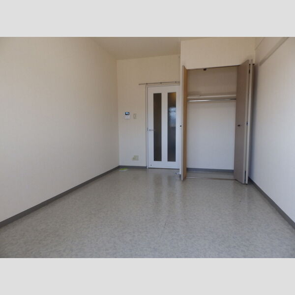 その他 (洋室(バルコニー側から))