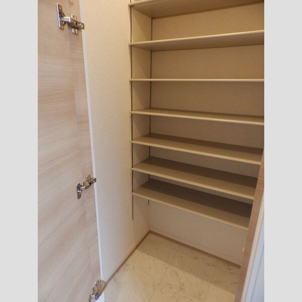 玄関 (シューズクローク)