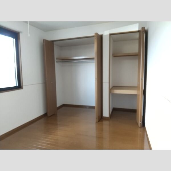 収納 (北東洋室6帖 クローゼット+物入)
