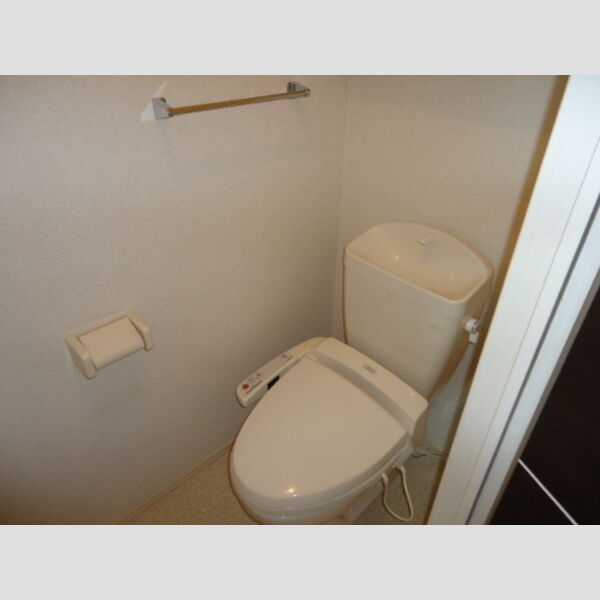 トイレ (温水洗浄暖房便座付き)